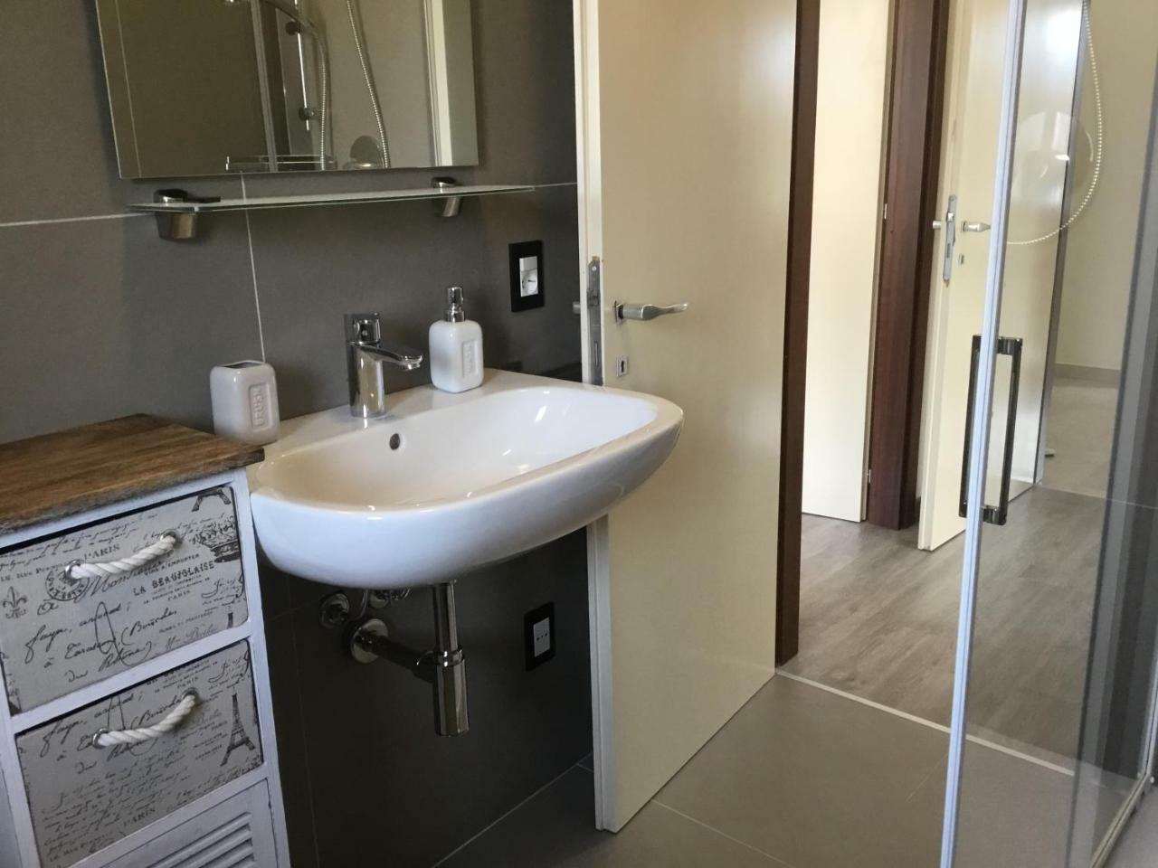 Appartement Casa Claudia à Assenza di Brenzone Extérieur photo